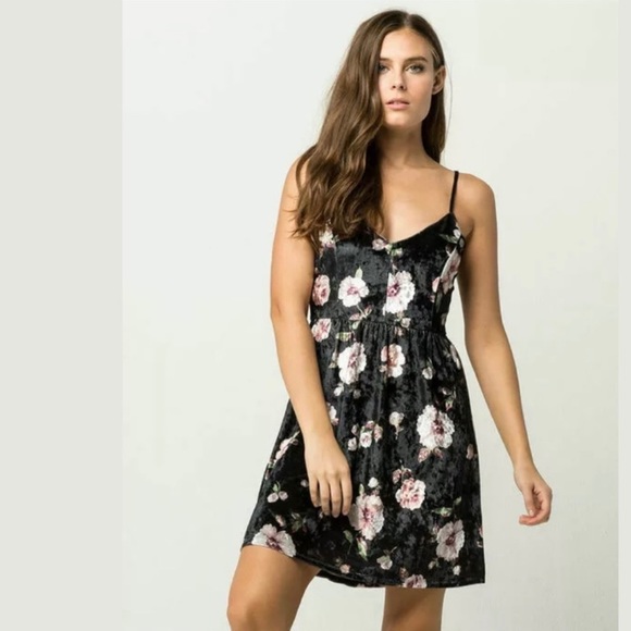 VELVET DRESS SIZE M 🌺 - Picture 1 of 2